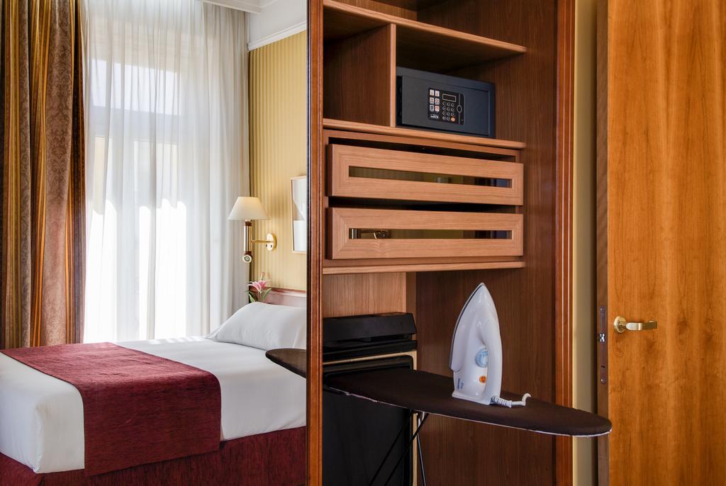 Nh Collection Madrid Gran Via Hotel Bagian luar foto